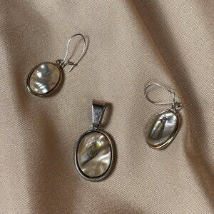 Vintage Mother of Pearl Pendant & Earring Set Iridescent Shell Jewelry B39